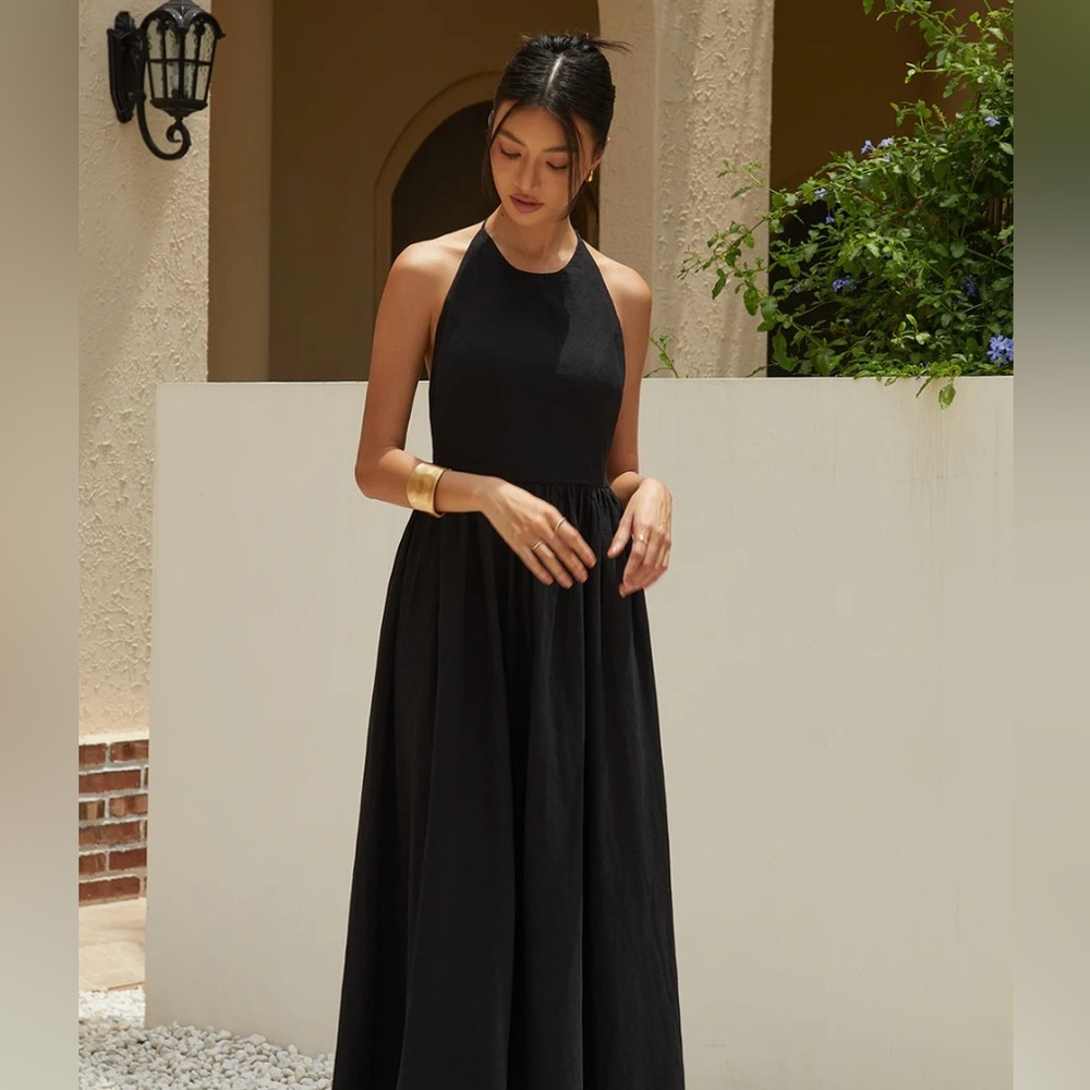 Elegant Black Maxi Dress - Picture 3 of 5